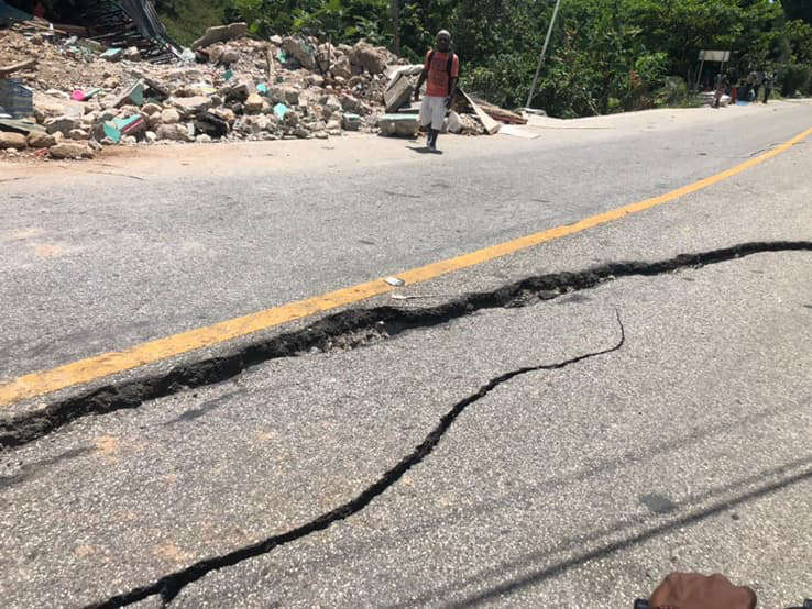 Haïti déplore un bilan dramatique de 1.300 morts après le séisme